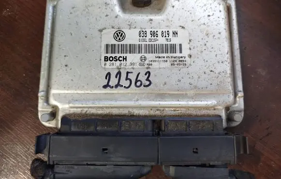 Volkswagen New Beetle Engine control unit/module 038906019nn 0281012391