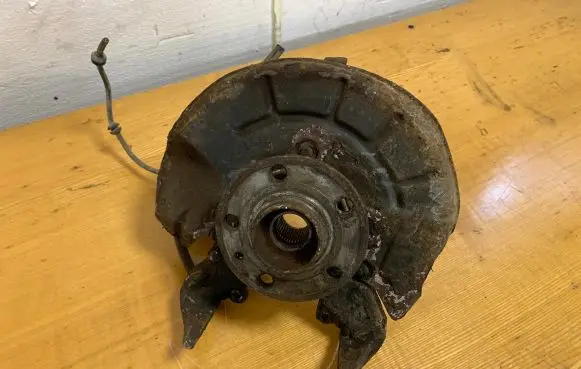 Volkswagen Polo Front wheel hub