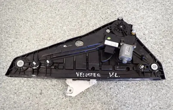 Hyundai Veloster Front door window regulator with motor