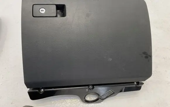 Volkswagen PASSAT B7 Glove box 3AA857938