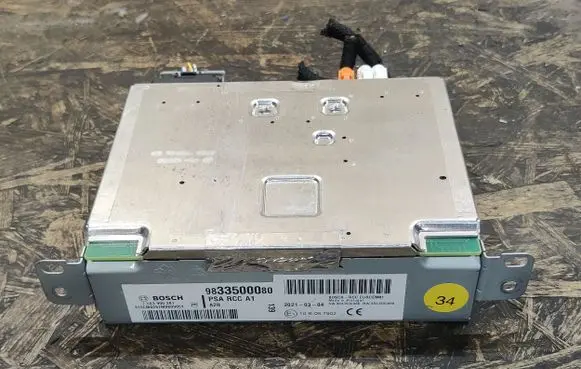 Opel Mokka B Radio/CD/DVD/GPS head unit 9833500080