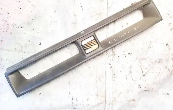 Seat Toledo I (1L) Front grill 1l0853655