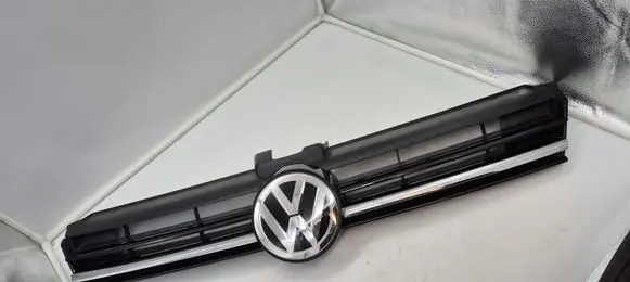 Volkswagen Golf VII Front bumper upper radiator grill 5G0853653Q