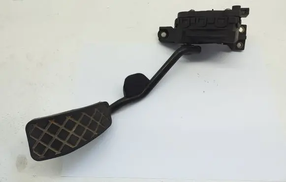 Volkswagen PASSAT B5.5 Accelerator throttle pedal 6PV00777009 8D2721523