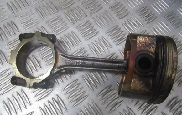 Piston with connecting rod
