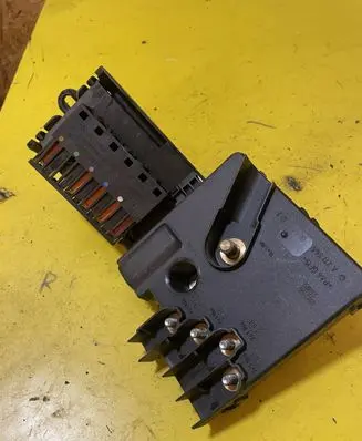 Mercedes-Benz E W211 Fuse module A2115460641 2115460641