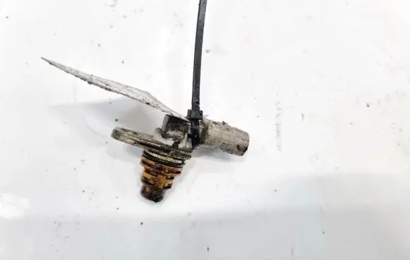 Volkswagen Golf V Camshaft position sensor 030907601D