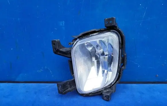 KIA Carens III Front fog light 92201A4010