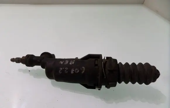 Clutch slave cylinder