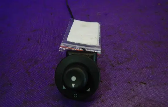 Citroen C3 Wing mirror switch