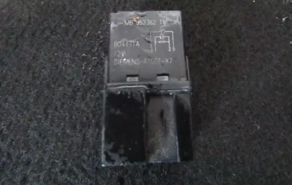 Mitsubishi Carisma Other relay mb953382 v23074