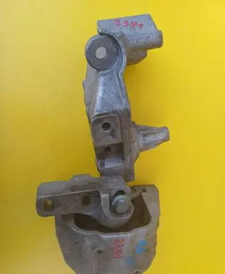 Audi A3 S3 8L Engine mount bracket 1J0199262BE