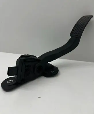 Tesla Model S Accelerator throttle pedal BE5C9F836AA J924