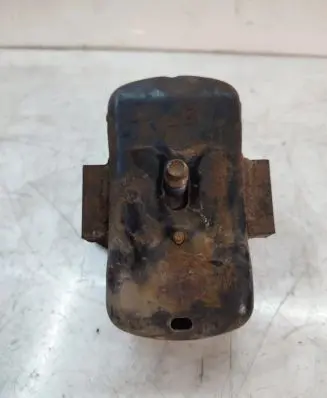 Engine mount bracket