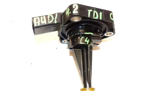 Audi A8 S8 D4 4H Oil level sensor 03C907660L