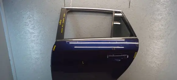 Toyota Avensis T270 Rear door 