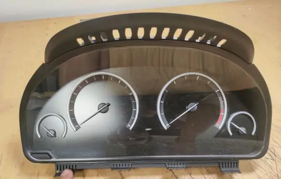 Speedometer (instrument cluster)