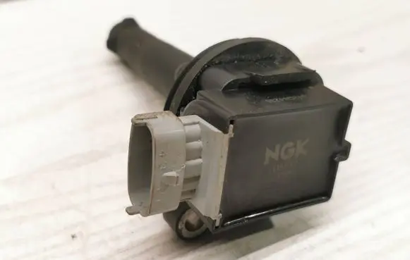 Volvo V70 High voltage ignition coil U5037 439N