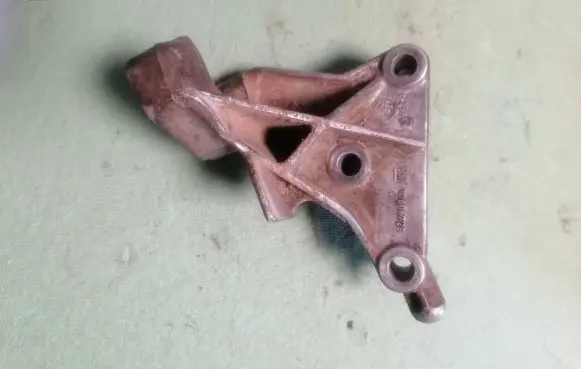 Opel Vectra B Engine mounting bracket 90496729