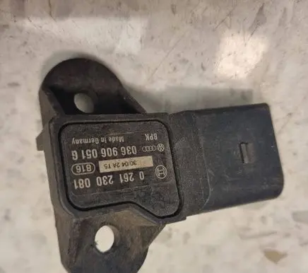 Volkswagen Golf V Air pressure sensor 036906051G 0261230081