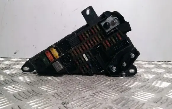 BMW 5 E60 E61 Fuse module 690658807