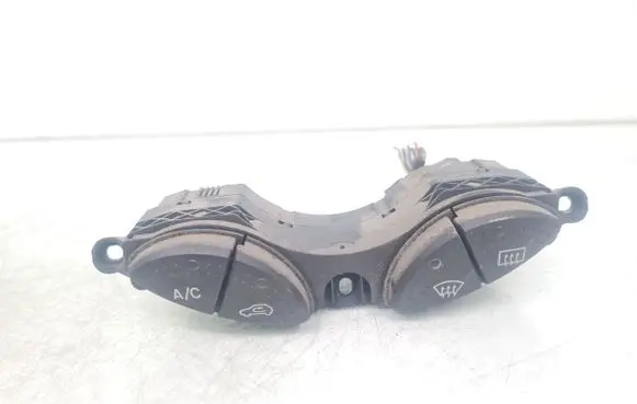 Ford Focus Windscreen/window heater switch 98AG19A945CF