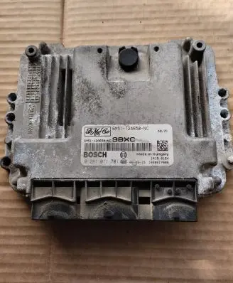 Ford Focus Engine control unit/module 6M5112A650NC 0281011701