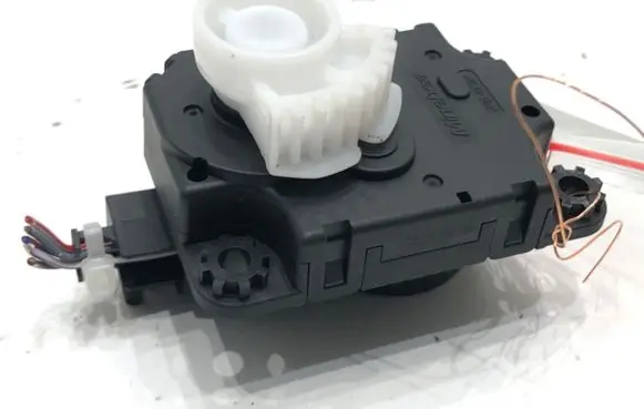 Renault Master III Air flap motor/actuator A21201700