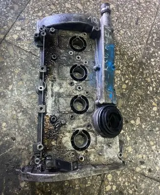 Audi A3 S3 8L Rocker cam cover 06A103469S