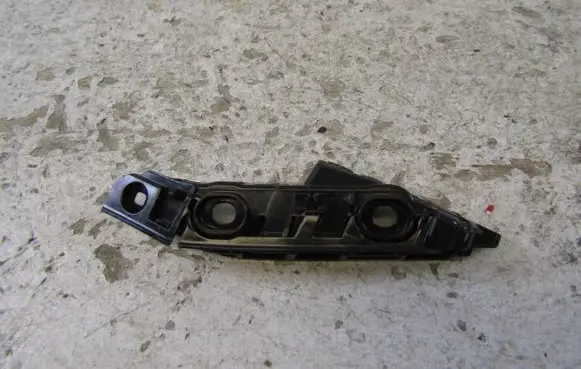 Volkswagen PASSAT B8 Front bumper mounting bracket 3G0807184B