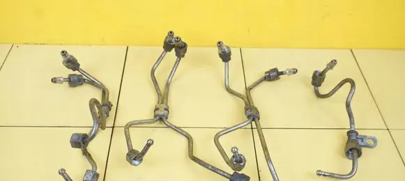 Volvo C30 Fuel injector supply line/pipe D5204T