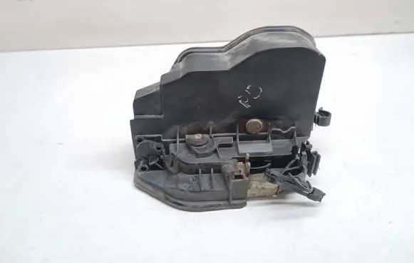 BMW X5 E70 Front door lock 7202146