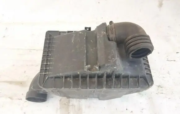 Mazda 323 F Air filter box