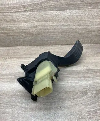 Ford Focus Accelerator throttle pedal 2M519F836AE