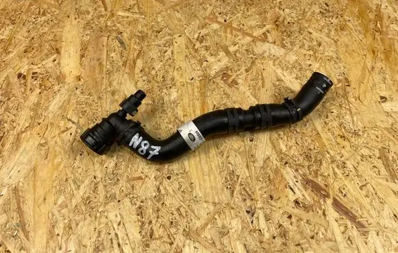 Engine coolant pipe/hose