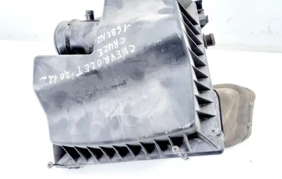 Chevrolet Cruze Air filter box 13272754
