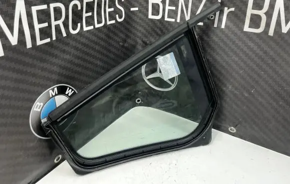 Rear vent window glass