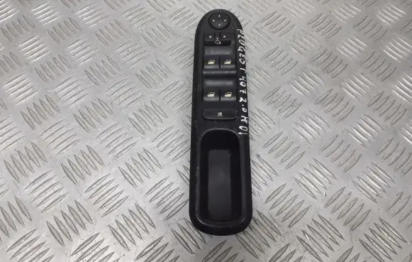 Peugeot 407 Electric window control switch 96468704XT