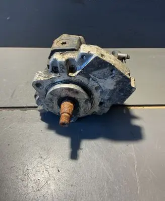 BMW X5 E53 Fuel injection high pressure pump 0445010073 7788678 370733
