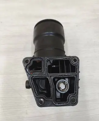 Volkswagen PASSAT B7 Engine oil radiator OF153