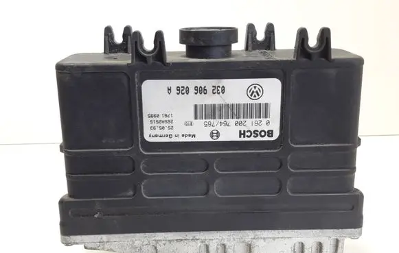 Volkswagen Golf III Engine control unit/module 0261200764 032906026A