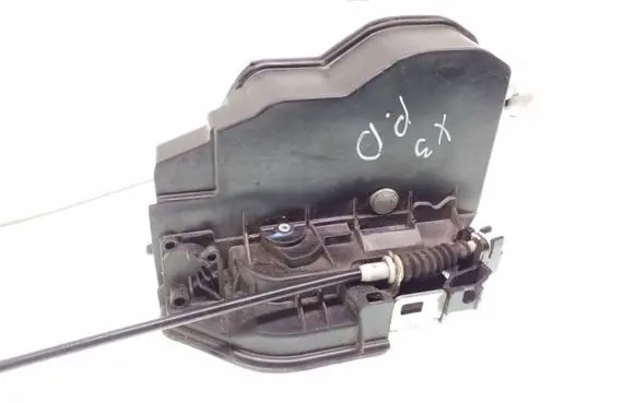 BMW X3 E83 Front door lock 7154628