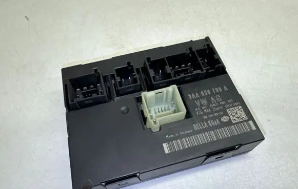 Volkswagen PASSAT B7 Comfort/convenience module 3AA959799A