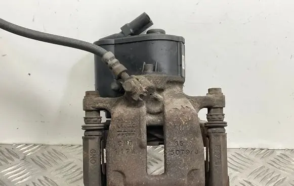 Audi Q3 8U Rear brake caliper 5079J 32332267K