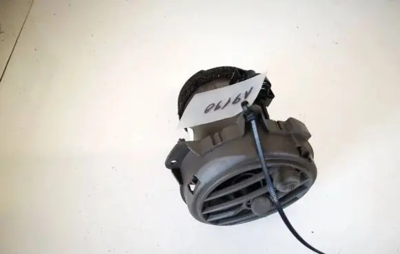 Chrysler PT Cruiser Dash center air vent grill