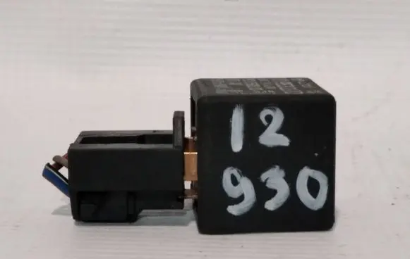 Volkswagen Golf III Other relay 111953227D