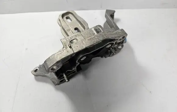 Peugeot 2008 II Engine mount bracket 9824312980