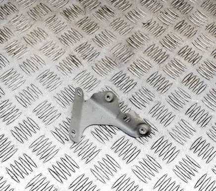 Audi Q7 4L Fender mounting bracket 4L0821136