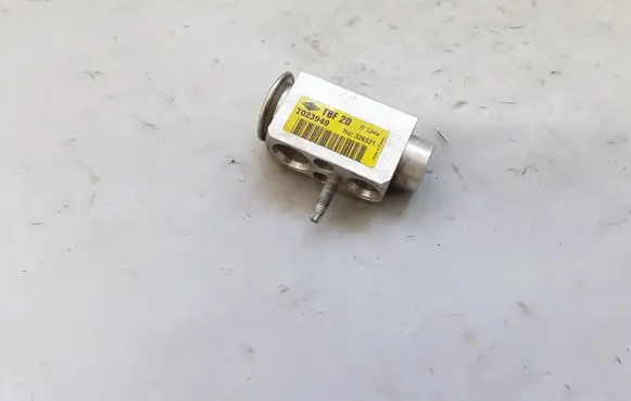 Volvo S60 Air conditioning (A/C) expansion valve 7023949 326521