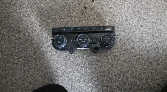 Volkswagen Golf VII Climate control unit 5G0907044AB